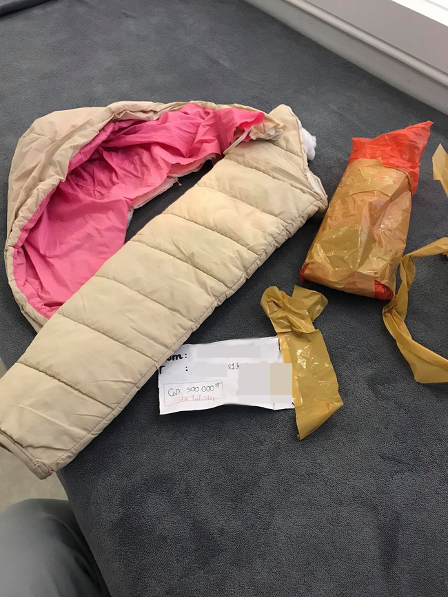 Đặt mua 2 chiếc áo thun co giãn của shop online, bà mẹ trẻ tá hỏa nhận nguyên combo... 1 mũ và 1 ống tay áo phao