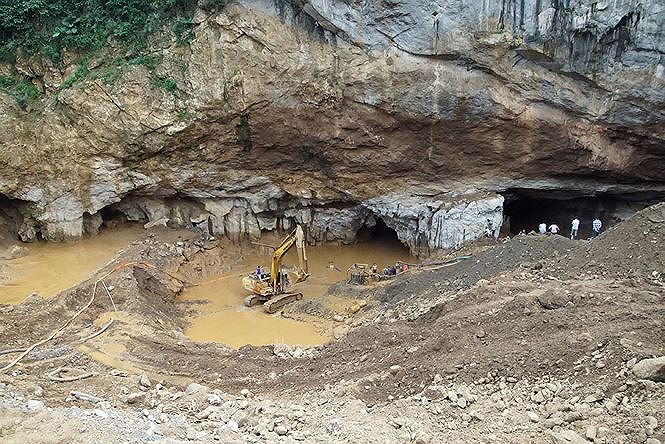 Hai phu vàng mắc kẹt trong hang ở Hòa Bình: Phần nghìn tia hy vọng