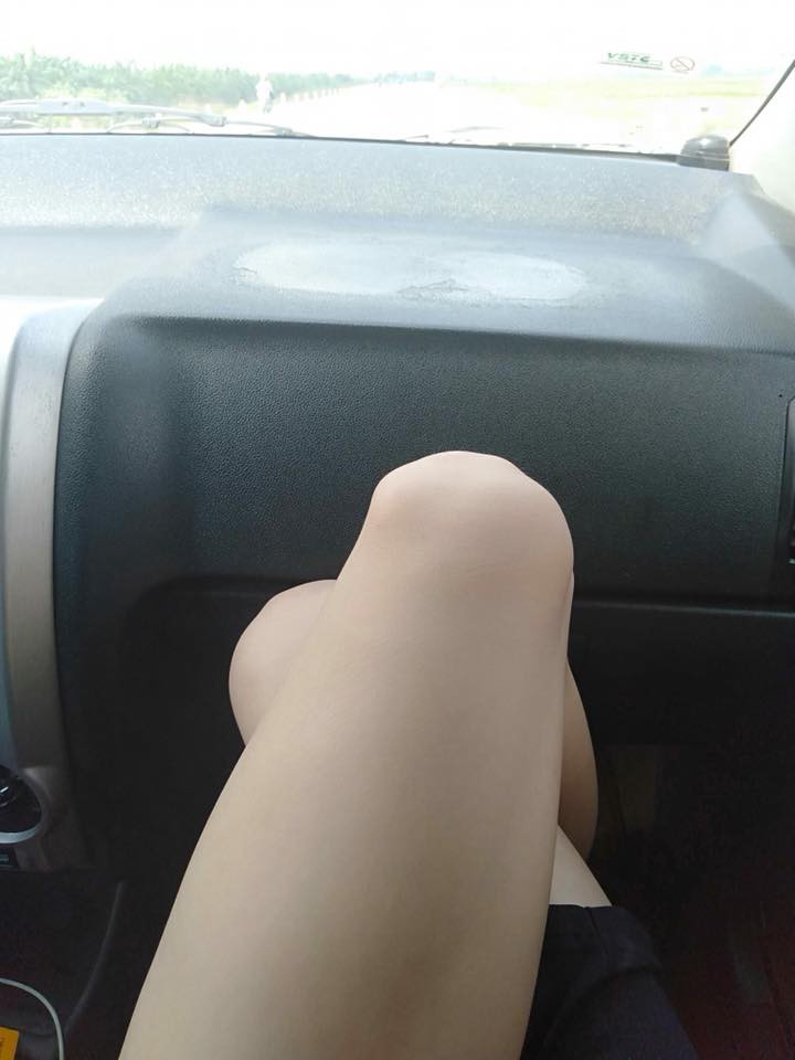 Loạt ảnh con trai chân láng mịn, không một cọng lông khiến con gái phát hờn vì ghen tị