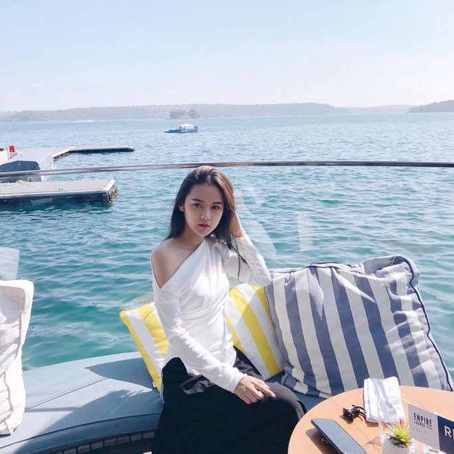 Hội bạn thân 10 năm rủ nhau diện bikini, khoe body nóng bỏng đốt cả Instagram