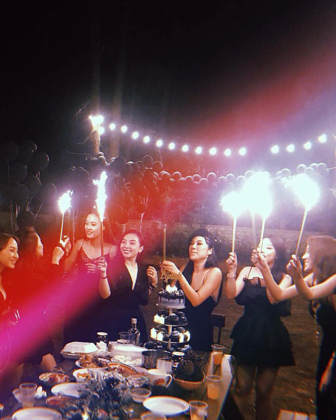 Hội bạn thân 10 năm rủ nhau diện bikini, khoe body nóng bỏng đốt cả Instagram