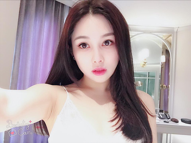 Hội bạn thân 10 năm rủ nhau diện bikini, khoe body nóng bỏng đốt cả Instagram