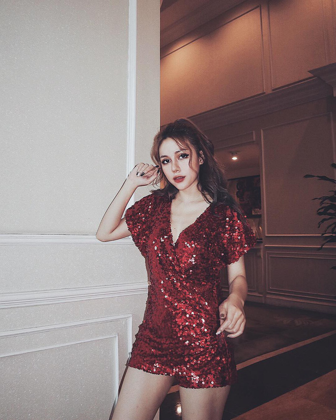 Hội bạn thân 10 năm rủ nhau diện bikini, khoe body nóng bỏng đốt cả Instagram Hội bạn thân 10 năm rủ nhau diện bikini, khoe body nóng bỏng đốt cả Instagram
