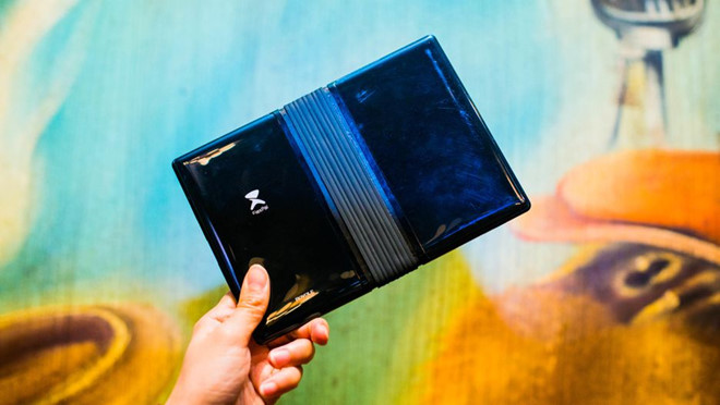 Smartphone màn hình gập đầu tiên vừa ra mắt