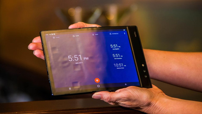 Smartphone màn hình gập đầu tiên vừa ra mắt