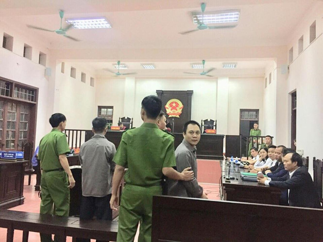 Trải lòng xót xa của vợ tài xế container đâm Innova lùi trên cao tốc