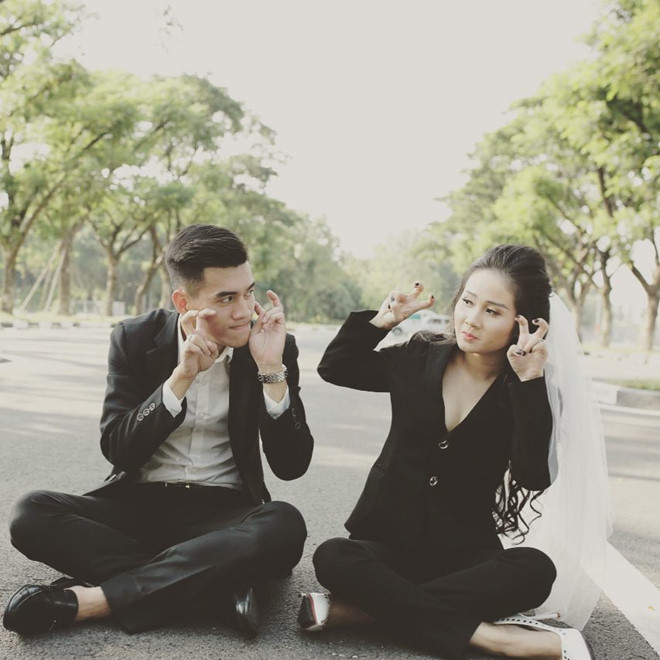 Bạn gái Tiến Dũng, Huy Hùng gửi lời chúc tới đội VN trước trận gặp Lào