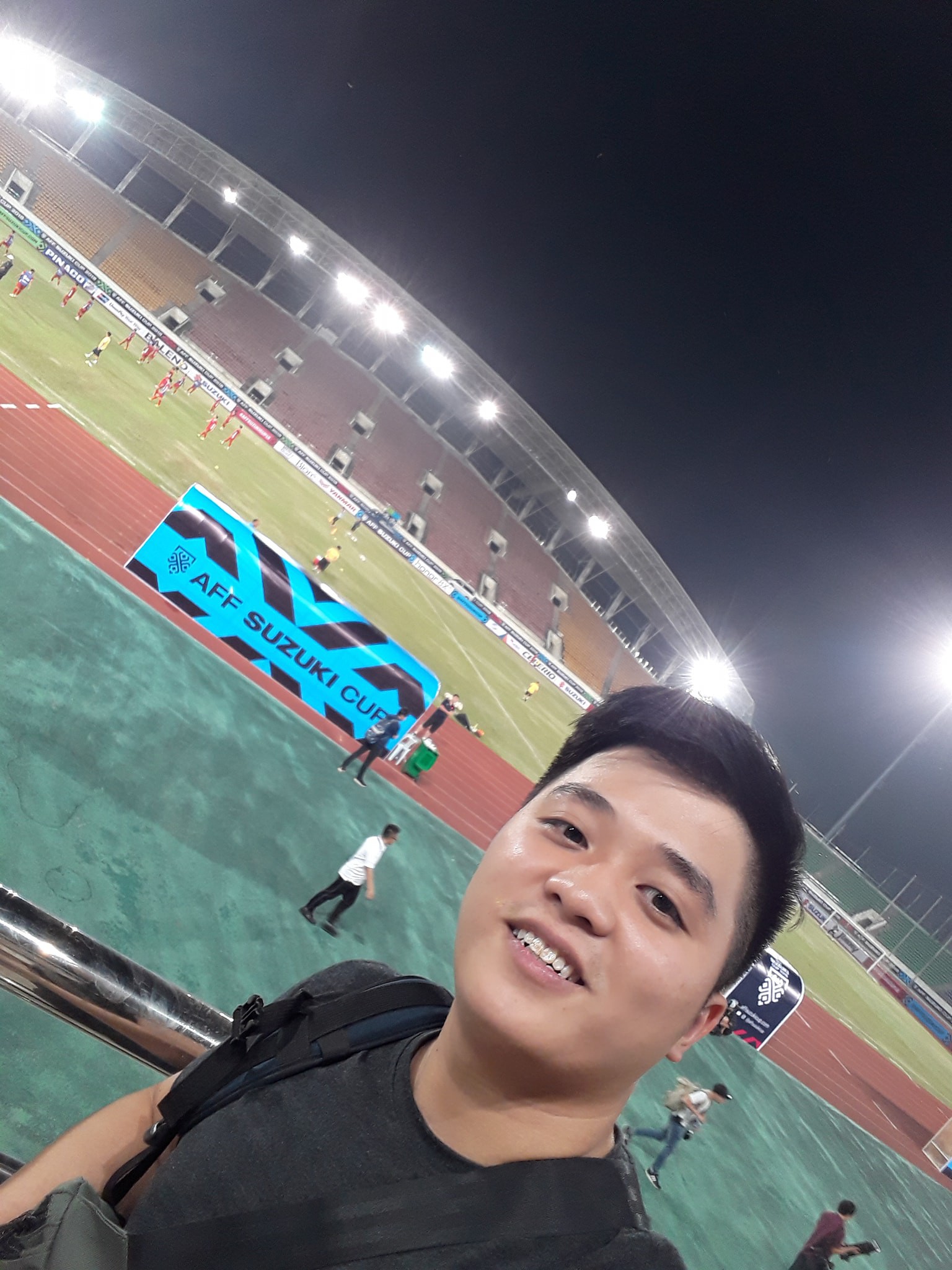 CĐV Việt Nam sang Lào cổ vũ AFF Cup 2018: Cả thôn rủ nhau lên đường, đói thì dừng ăn, xe hỏng thì dừng sửa