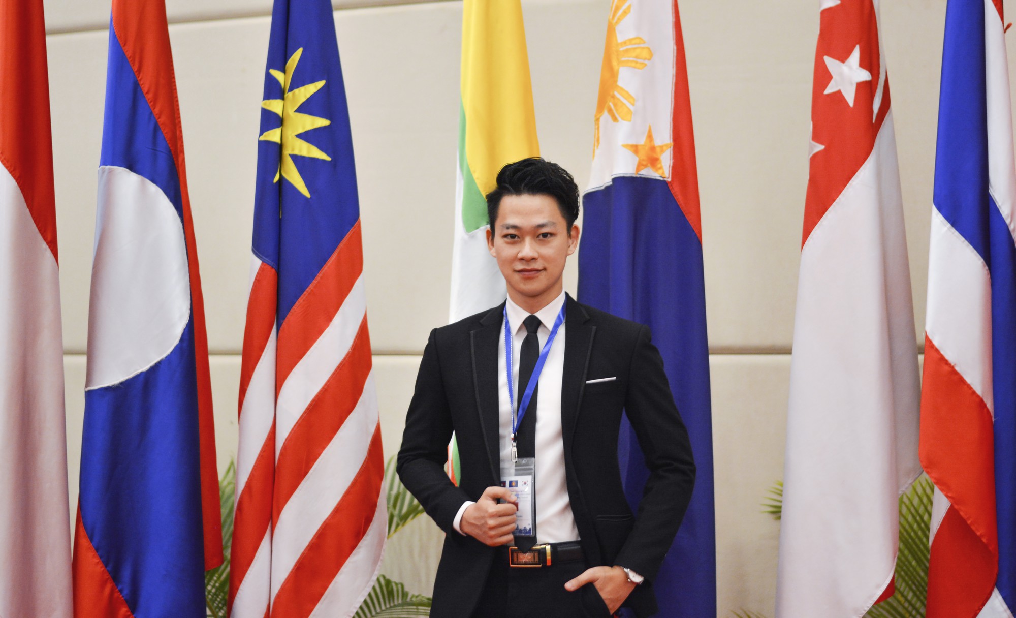 Cậu bạn Hà Nội đẹp trai, giành học bổng du học 5 nước, là thủ khoa đầu vào và tốt nghiệp ĐH với số điểm cao nhất