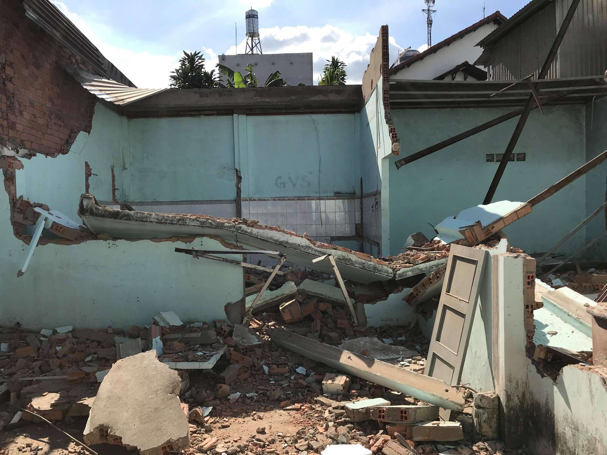 Nam thanh niên 22 tuổi bị tường đè chết thảm tại căn nhà ở Sài Gòn