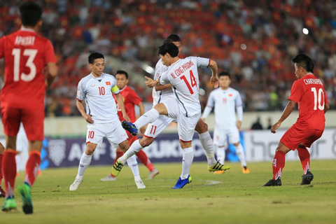 Công Phượng nhận giải cầu thủ hay nhất trận Lào 0-3 Việt Nam