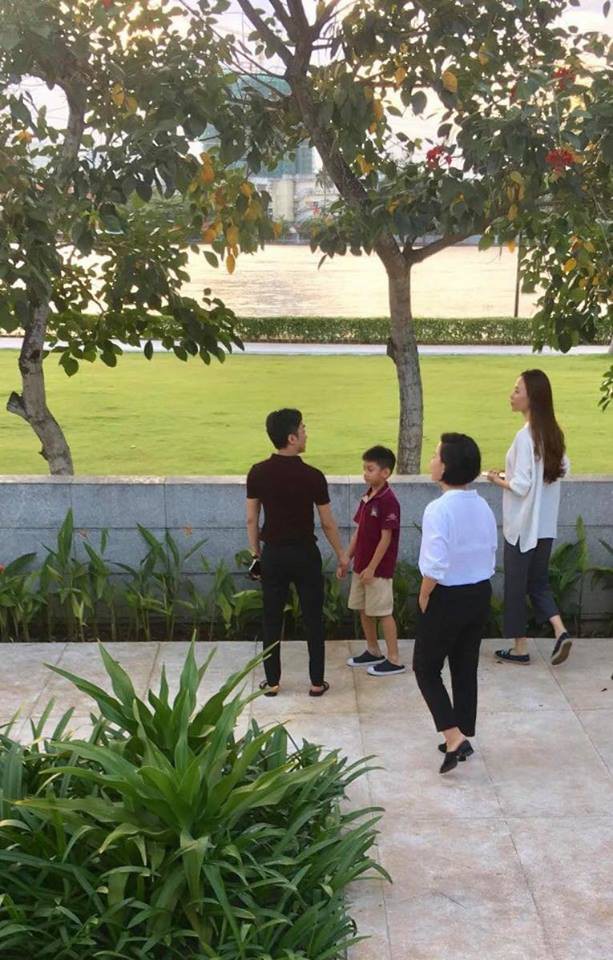 Bị bắt gặp cùng con trai đi xem nhà, dân mạng lại xôn xao khẳng định Cường Đô La và Đàm Thu Trang sắp đám cưới Bị bắt gặp cùng con trai đi xem nhà, dân mạng lại xôn xao khẳng định Cường Đô La và Đàm Thu Trang sắp đám cưới