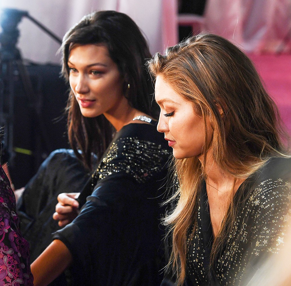 Hậu trường Victoria’s Secret Show 2018: Không diện áo choàng hồng như mọi năm, dàn mẫu diện áo đen siêu quyến rũ