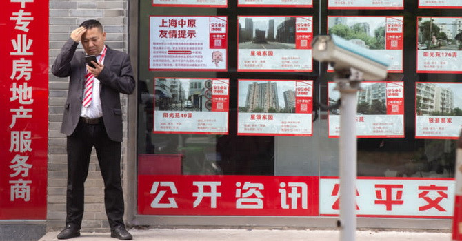 Kinh tế khó khăn, chứng khoán giảm, người Trung Quốc cạn tiền tiêu xài?