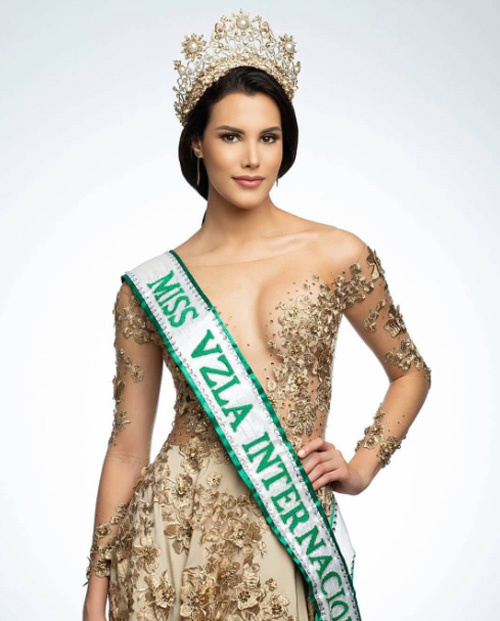 Nhan sắc tuổi 20 của tân Hoa hậu Quốc tế 2018