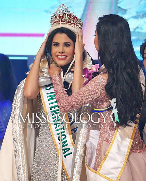 Nhan sắc tuổi 20 của tân Hoa hậu Quốc tế 2018