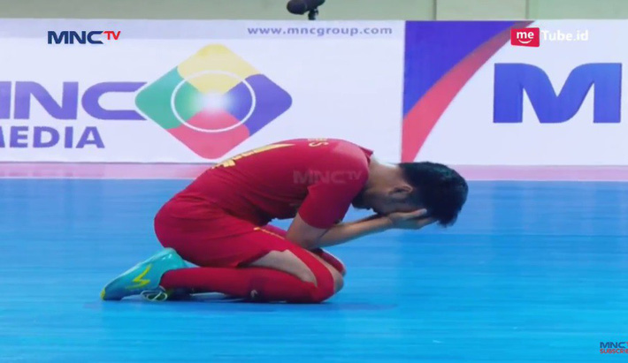 Thái Lan thắng nghẹt thở sau trận cầu đẫm nước mắt, hẹn Việt Nam ở chung kết giải ĐNÁ