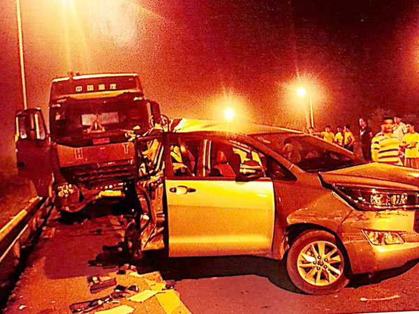 Cơ quan điều tra thiếu sót trong vụ xe container đâm Innova chạy lùi