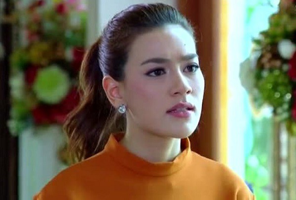 Gặp bạn trai tình tứ với gái lạ, cô nàng bình thản buông một câu mà khiến anh tái mặt, còn ả thì bỏ đi Gặp bạn trai tình tứ với gái lạ, cô nàng bình thản buông một câu mà khiến anh tái mặt, còn ả thì bỏ đi
