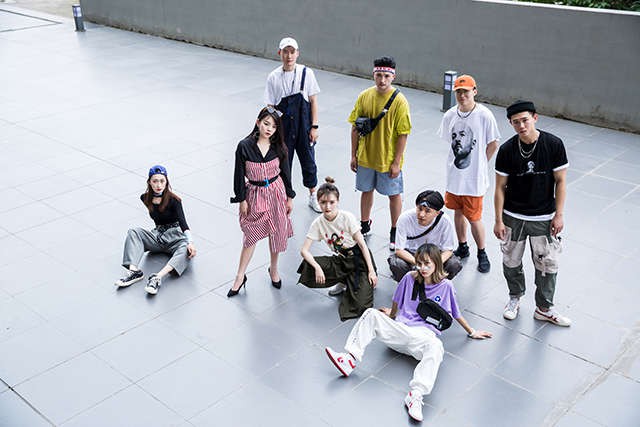 Không phải bìa tạp chí hay dàn mẫu tham dự Fashion Week đâu, đây là bộ ảnh kỷ yếu của lớp nhà người ta đó!