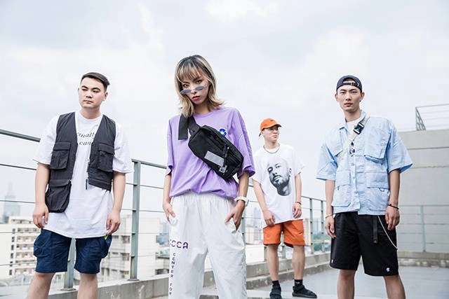 Không phải bìa tạp chí hay dàn mẫu tham dự Fashion Week đâu, đây là bộ ảnh kỷ yếu của lớp nhà người ta đó!