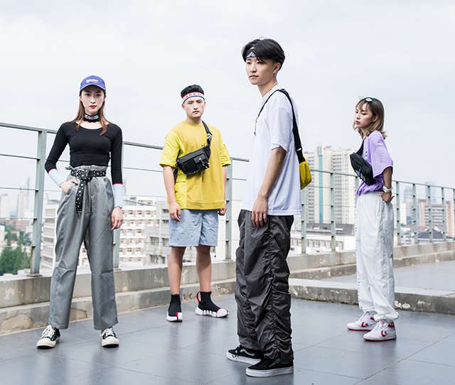 Không phải bìa tạp chí hay dàn mẫu tham dự Fashion Week đâu, đây là bộ ảnh kỷ yếu của lớp nhà người ta đó! Không phải bìa tạp chí hay dàn mẫu tham dự Fashion Week đâu, đây là bộ ảnh kỷ yếu của lớp nhà người ta đó!