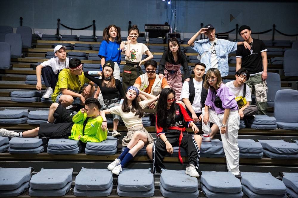 Không phải bìa tạp chí hay dàn mẫu tham dự Fashion Week đâu, đây là bộ ảnh kỷ yếu của lớp nhà người ta đó! Không phải bìa tạp chí hay dàn mẫu tham dự Fashion Week đâu, đây là bộ ảnh kỷ yếu của lớp nhà người ta đó!