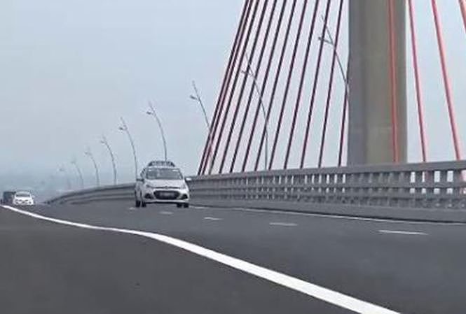 Cầu Bạch Đằng 7200 tỷ bị lún, võng: Là chuyện bình thường?