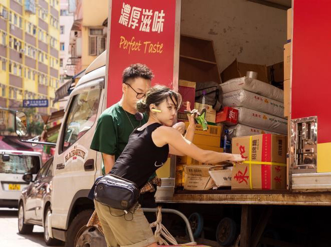 Cô gái Hongkong mình hạc xương mai 10 năm làm nghề bốc vác Cô gái Hongkong mình hạc xương mai 10 năm làm nghề bốc vác