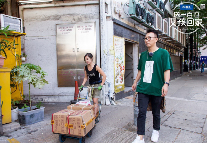 Cô gái Hongkong mình hạc xương mai 10 năm làm nghề bốc vác Cô gái Hongkong mình hạc xương mai 10 năm làm nghề bốc vác