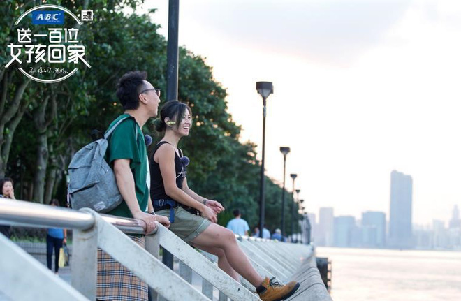 Cô gái Hongkong mình hạc xương mai 10 năm làm nghề bốc vác Cô gái Hongkong mình hạc xương mai 10 năm làm nghề bốc vác