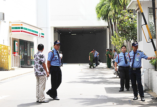 Người đàn ông rơi từ tầng cao Trung tâm thương mại ở Sài Gòn