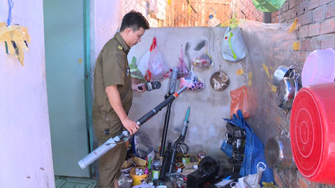 Bắt trộm xe máy, phát hiện ổ sản xuất súng và mã tấu