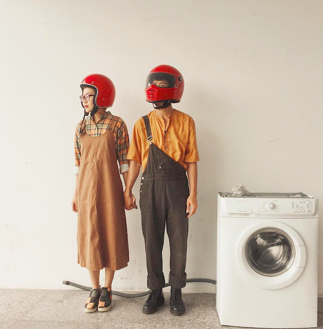 Cặp đôi giấu mặt, đội mũ bảo hiểm đỏ đang hot trên Instagram: Lên Đà Lạt vì thất tình ai ngờ gặp ngay chân ái!