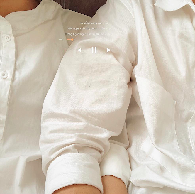 Cặp đôi giấu mặt, đội mũ bảo hiểm đỏ đang hot trên Instagram: Lên Đà Lạt vì thất tình ai ngờ gặp ngay chân ái!