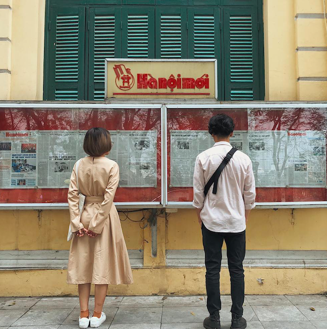 Cặp đôi giấu mặt, đội mũ bảo hiểm đỏ đang hot trên Instagram: Lên Đà Lạt vì thất tình ai ngờ gặp ngay chân ái!