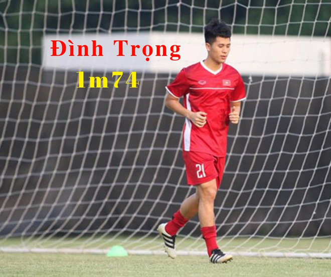 Dân mạng thích thú so sánh chiều cao các cầu thủ đội tuyển Việt Nam Dân mạng thích thú so sánh chiều cao các cầu thủ đội tuyển Việt Nam
