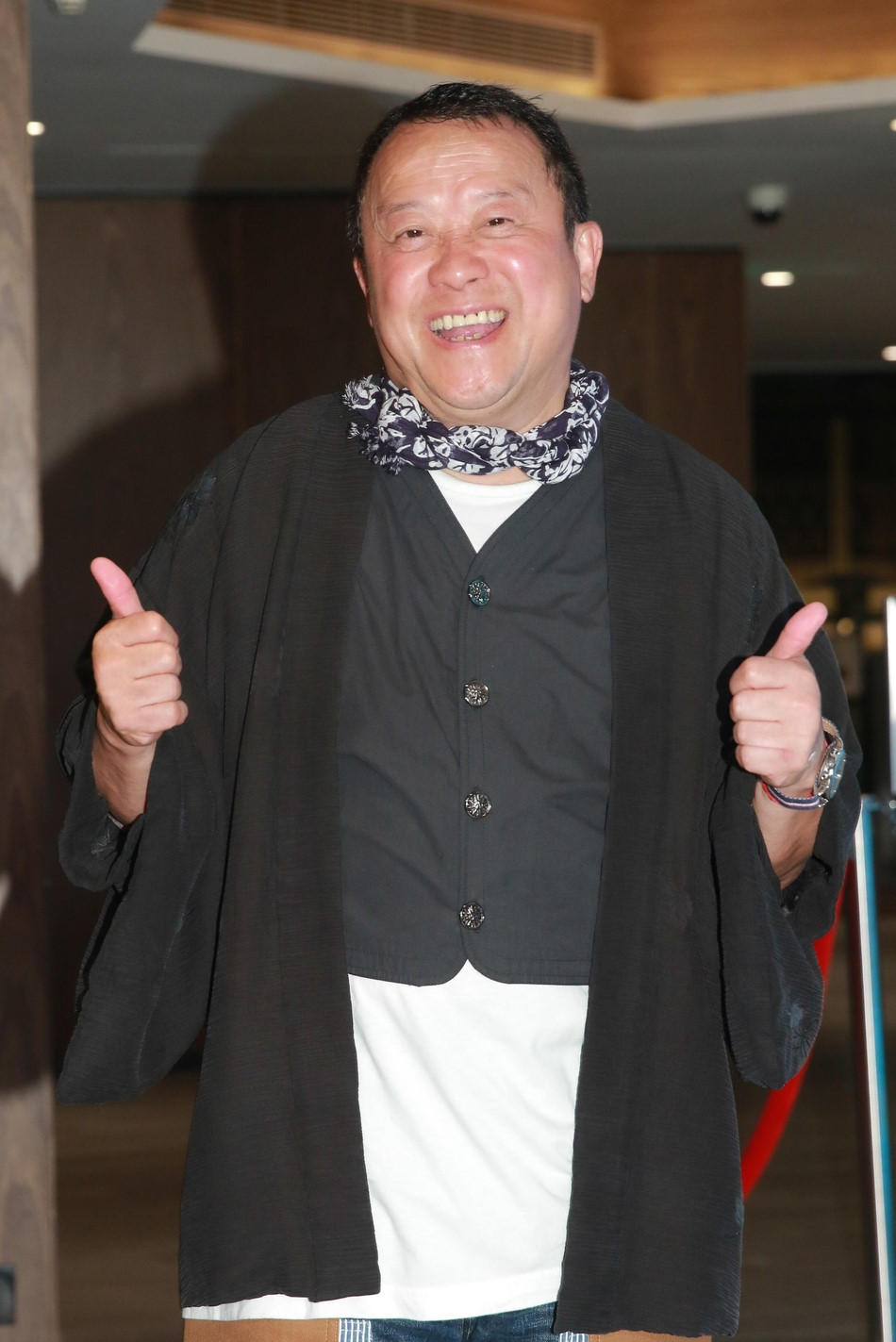 Tiếng hét ở tang lễ Lam Khiết Anh và sự dơ bẩn của showbiz Hong Kong