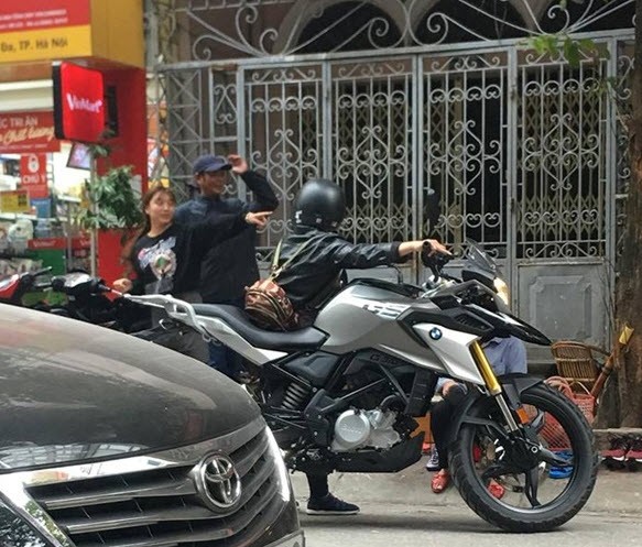 Danh tính cô gái mét rưỡi lái mô tô 200 triệu ở Hà Nội bị cánh mày râu dè bỉu