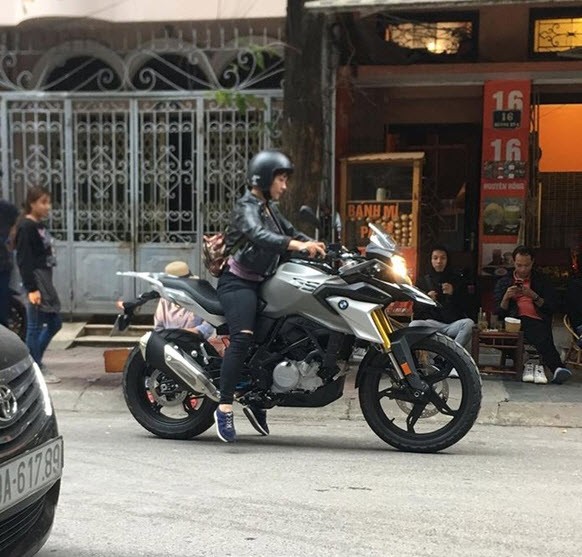 Danh tính cô gái mét rưỡi lái mô tô 200 triệu ở Hà Nội bị cánh mày râu dè bỉu