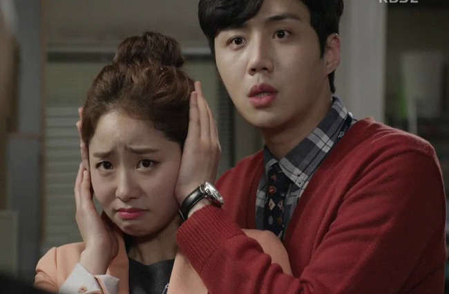 Tiết lộ giá tiền bó hoa tươi mua thắp hương đầu tháng, tôi chẳng ngờ bị mẹ chồng chì chiết cả ngày lẫn đêm