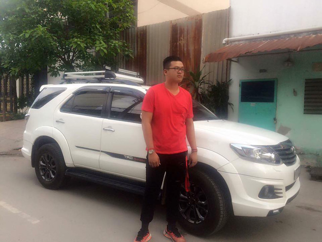 Nam sinh Sài Gòn 18 tuổi cao gần 2m: Thường xuyên đụng đầu vào trần nhà, bị bạn bè trêu chọc ác ý