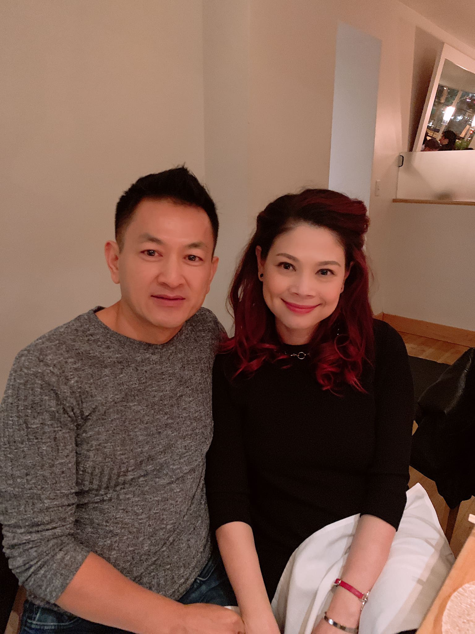 Kỷ niệm 2 năm yêu nhau, ông xã Thanh Thảo lãng mạn tới mức mặc lại chiếc áo của ngày đầu gặp gỡ để thể hiện tình cảm