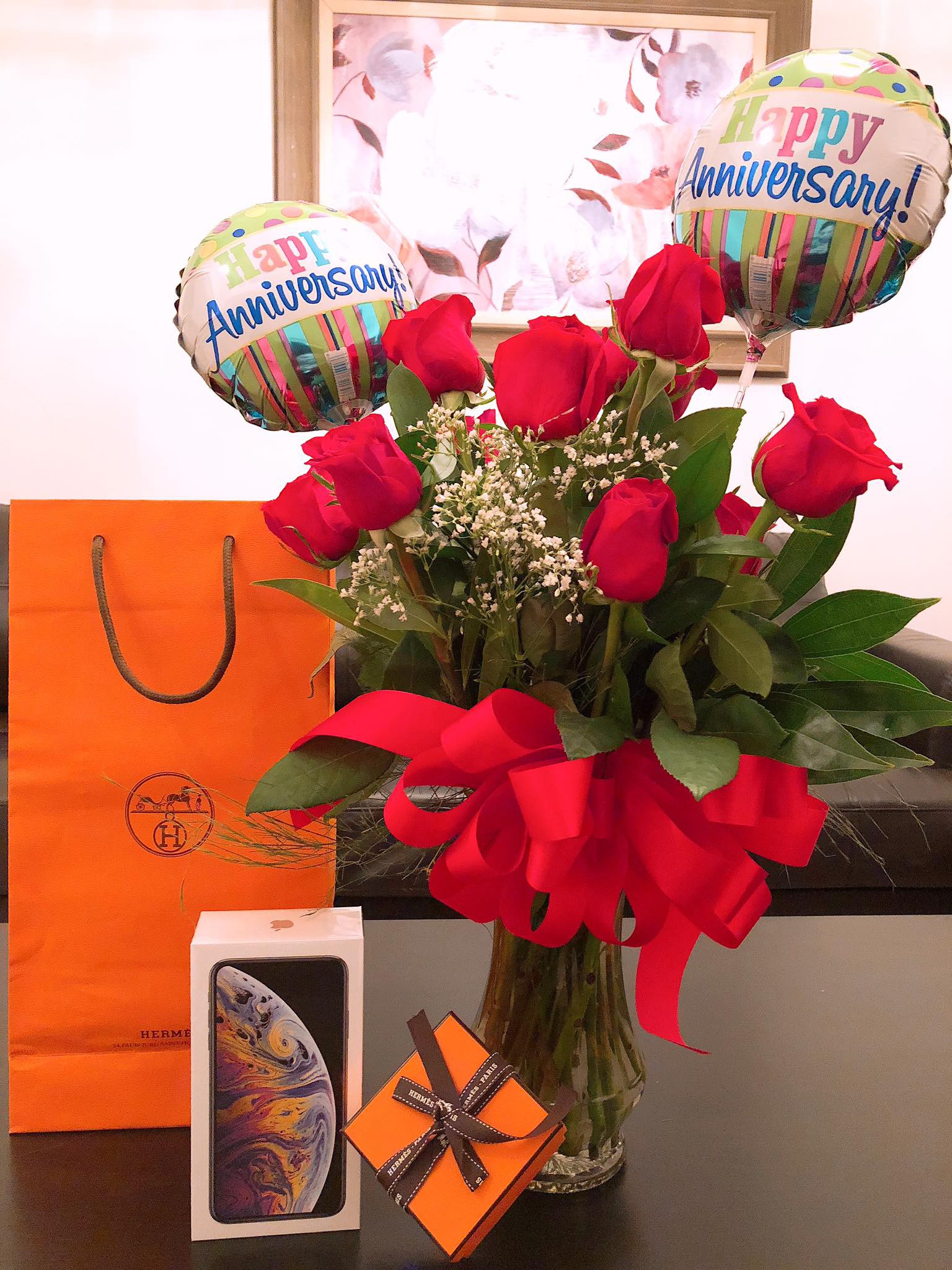 Kỷ niệm 2 năm yêu nhau, ông xã Thanh Thảo lãng mạn tới mức mặc lại chiếc áo của ngày đầu gặp gỡ để thể hiện tình cảm