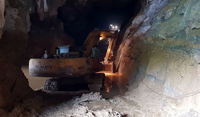 Tìm thấy một thi thể phu vàng sau 7 ngày kẹt trong hang ở Hòa Bình