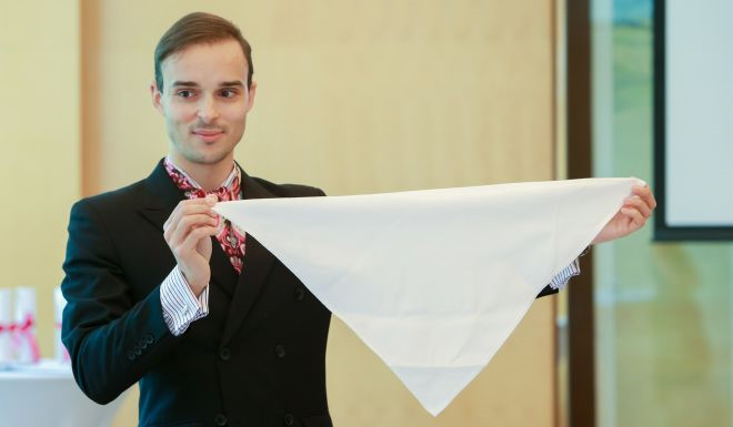 Lớp học nghi thức thượng lưu của giới siêu giàu Trung Quốc