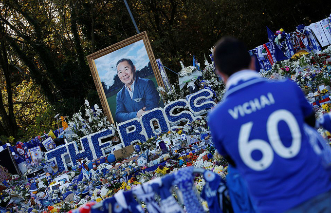 Biển người tham gia lễ tưởng niệm cố Chủ tịch của Leicester