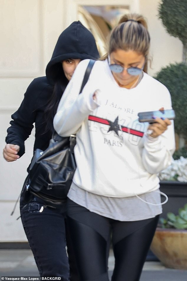 Tỉnh như Kim Kardashian: Hôm trước sơ tán tránh hỏa hoạn, hôm sau vẫn ra thẩm mỹ viện tiêm botox