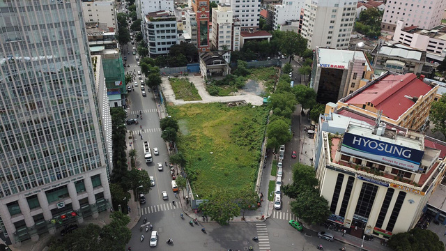 Ông Nguyễn Hữu Tín và 4 bị can bị khởi tố liên quan khu đất vàng 6.000m2