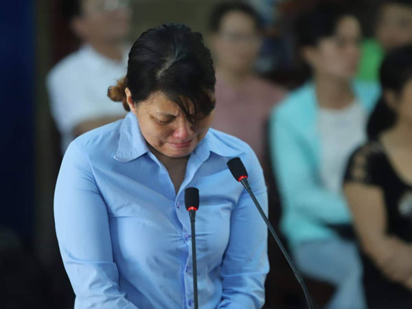 Bị tuyên phạt 2 năm tù, bảo mẫu Mẹ Mười bạo hành nhiều trẻ nhỏ ở Đà Nẵng liên tục khóc nức nở